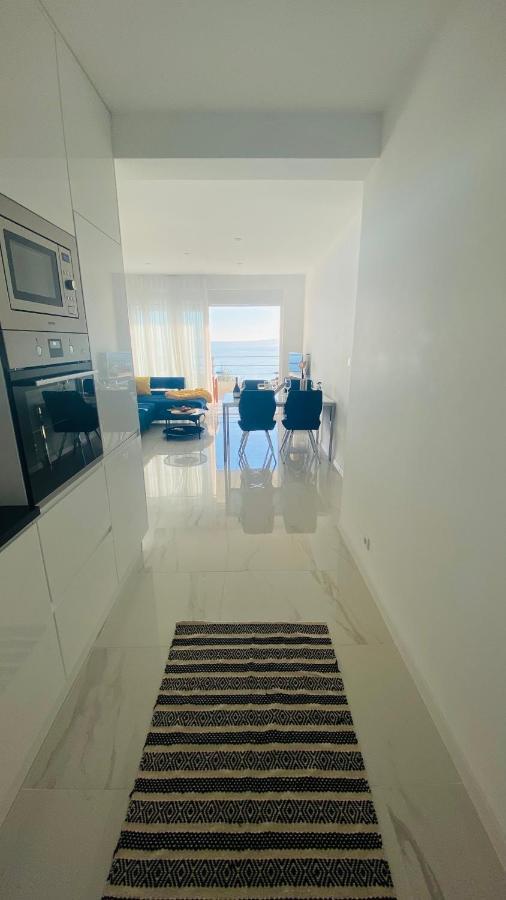 Sunshine House With Free Parking *