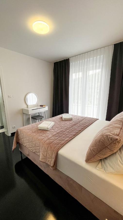 Sunshine House With Free Parking Apartment *