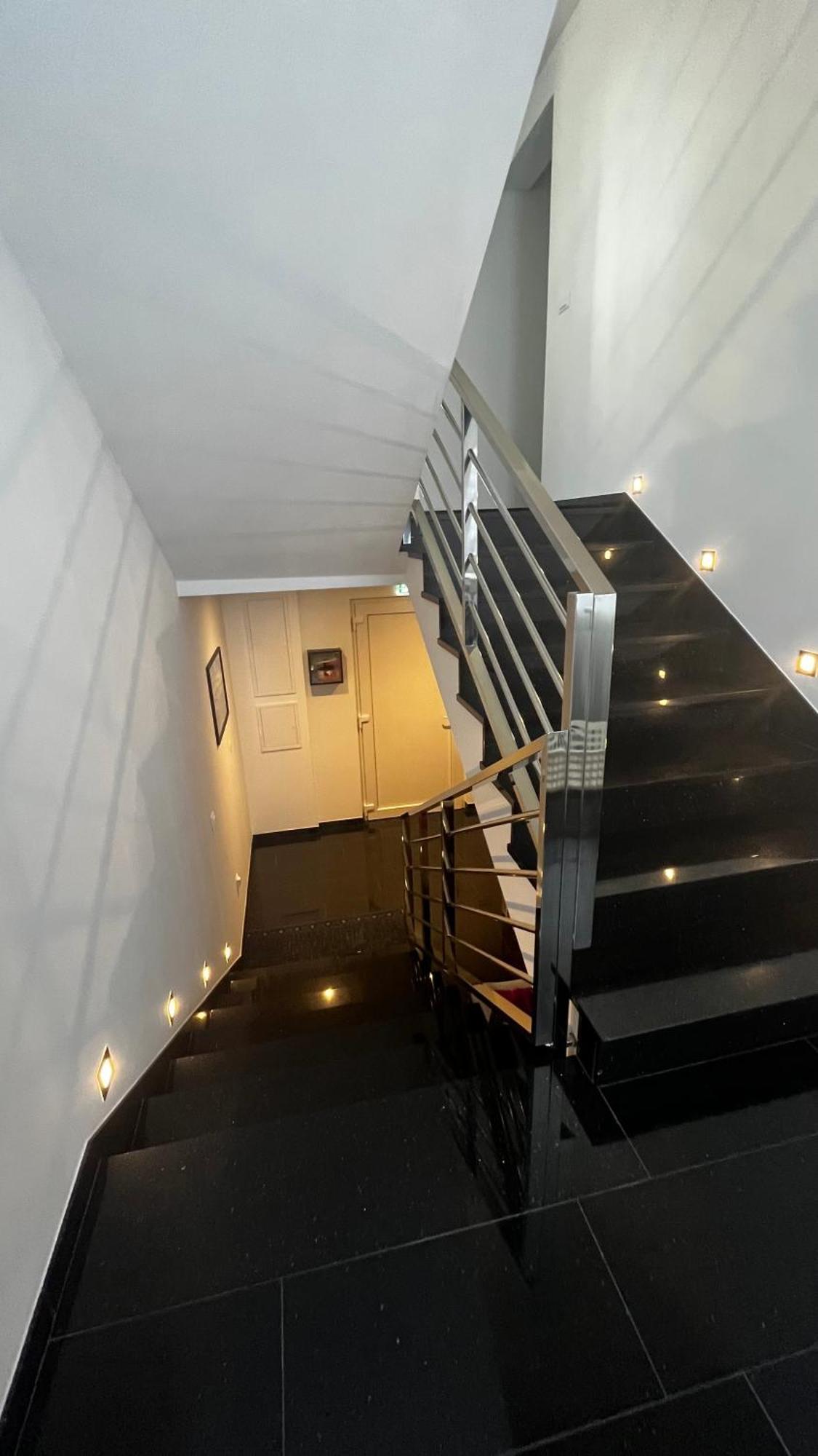Sunshine House With Free Parking *