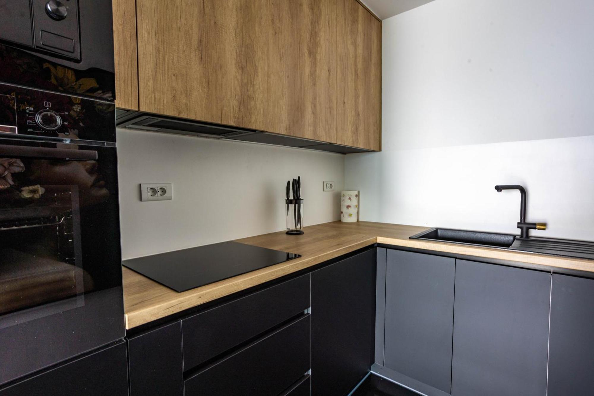 Sunshine House With Free Parking Apartment *
