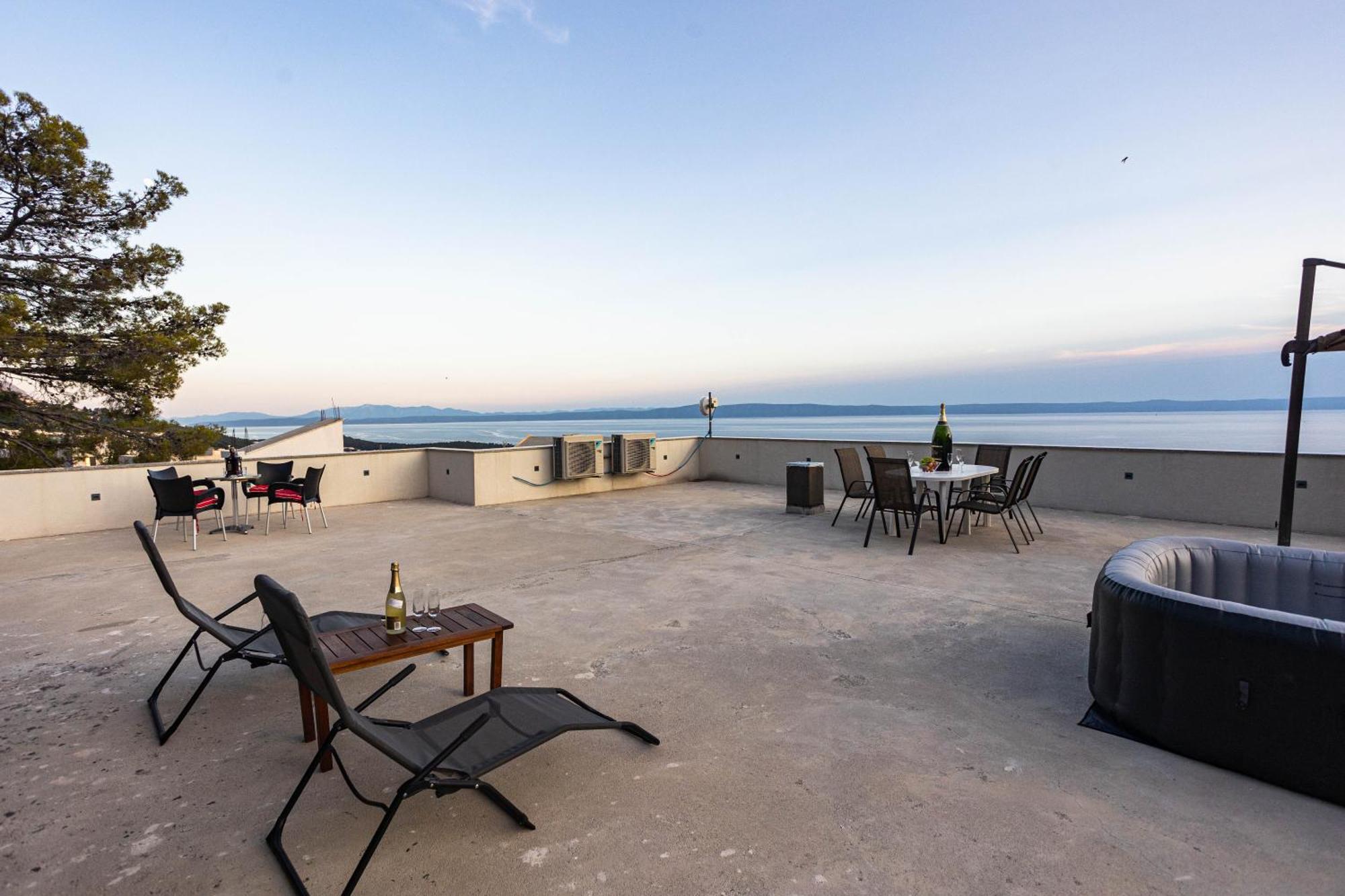 Sunshine House With Free Parking Apartment