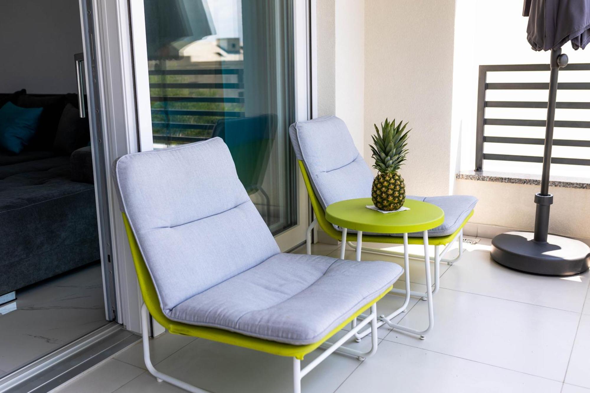Sunshine House With Free Parking