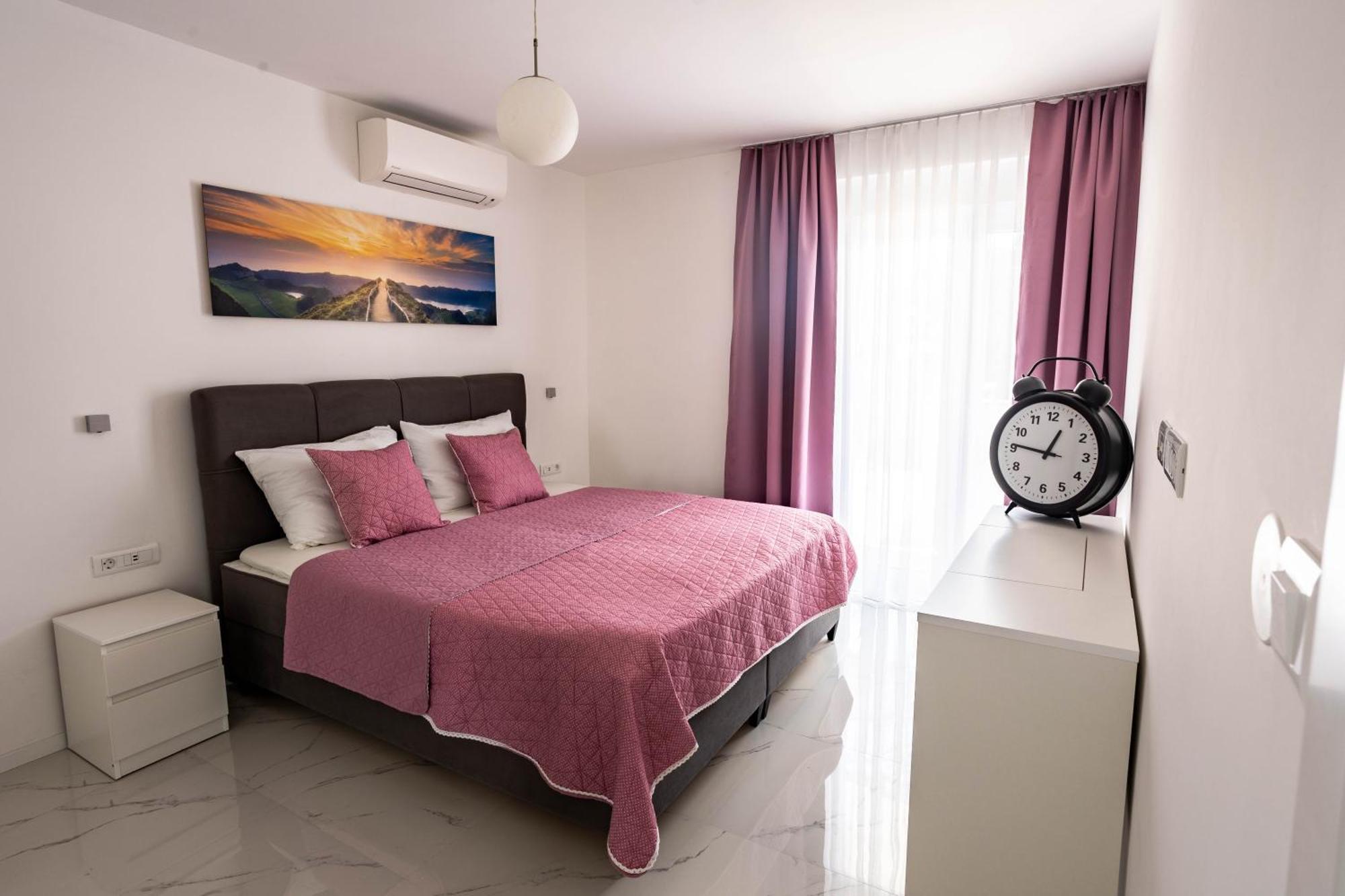 Sunshine House With Free Parking *