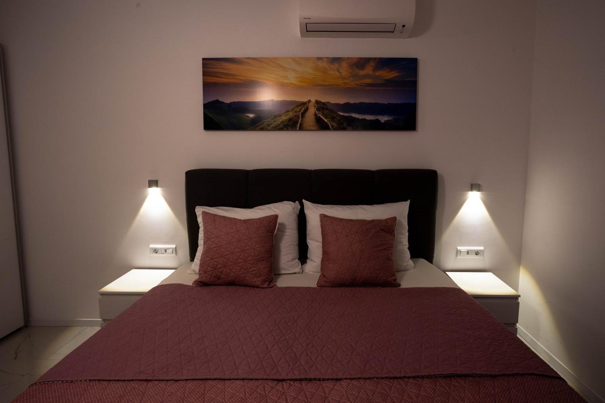 Sunshine House With Free Parking