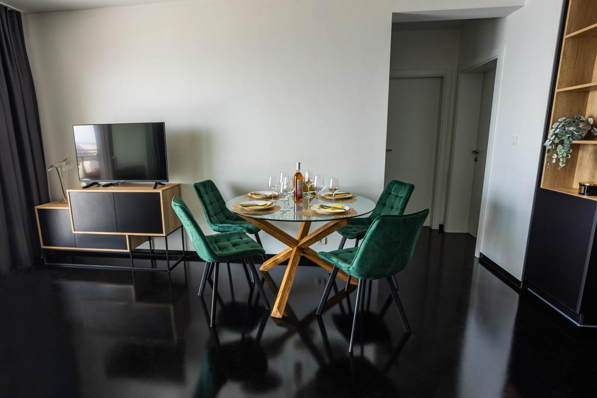 Sunshine House With Free Parking Apartment Makarska