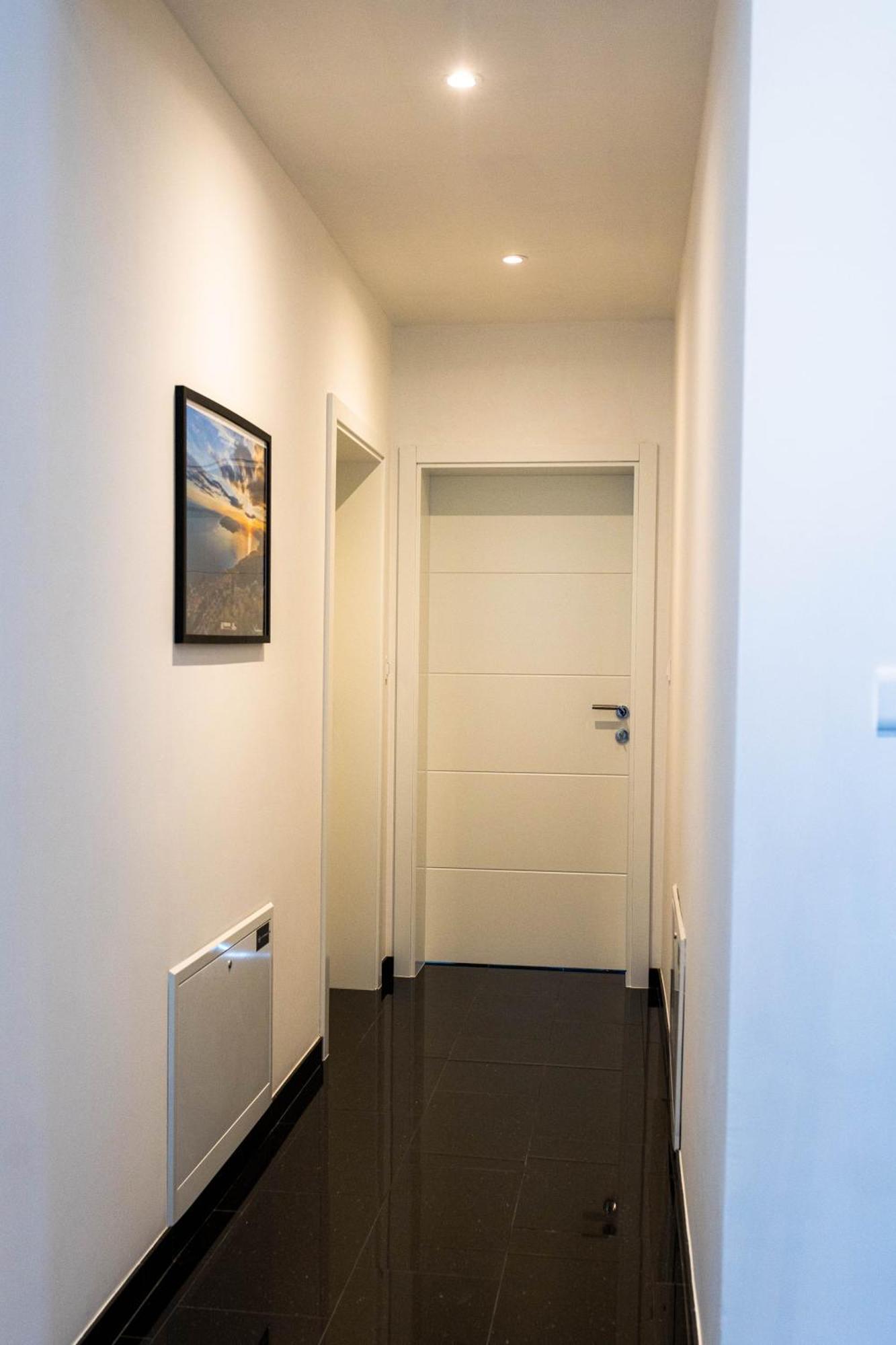 Sunshine House With Free Parking *