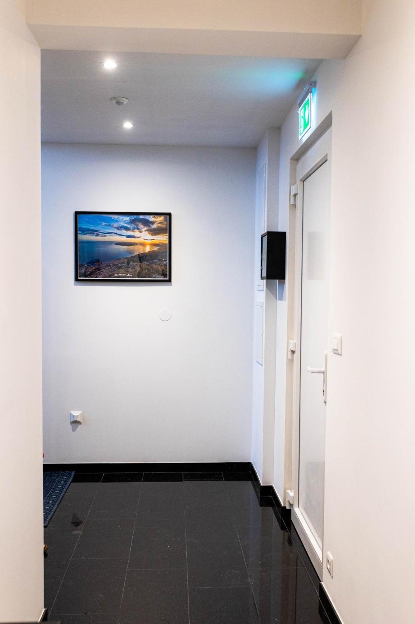 Sunshine House With Free Parking