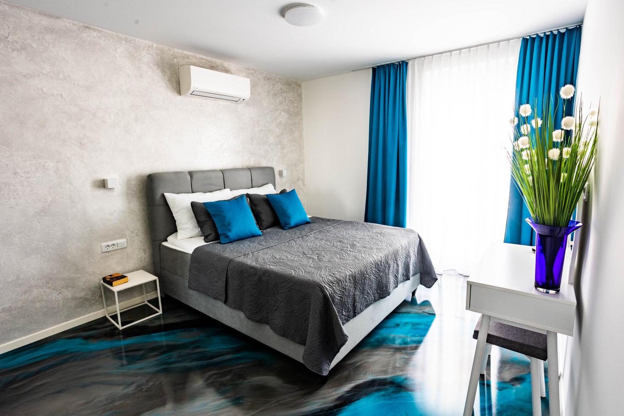 Sunshine House With Free Parking Apartment