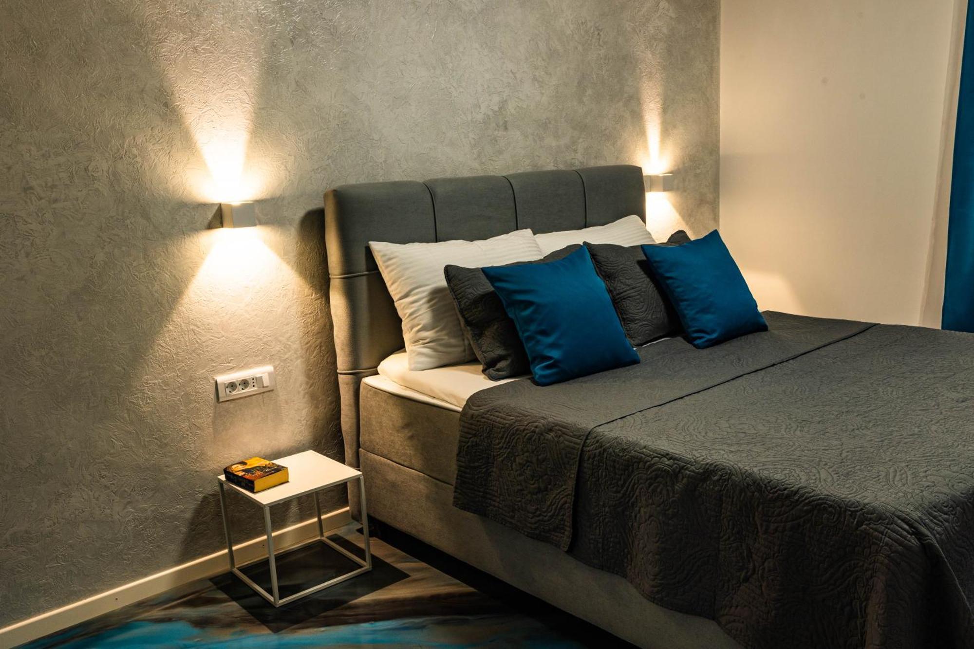 Sunshine House With Free Parking Apartment
