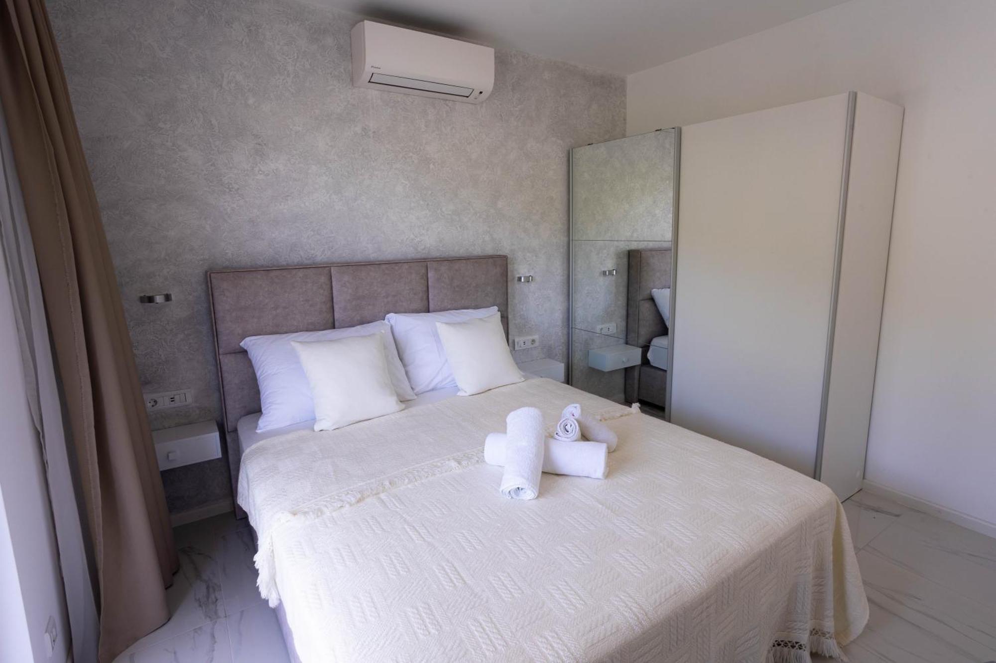 Sunshine House With Free Parking Apartment