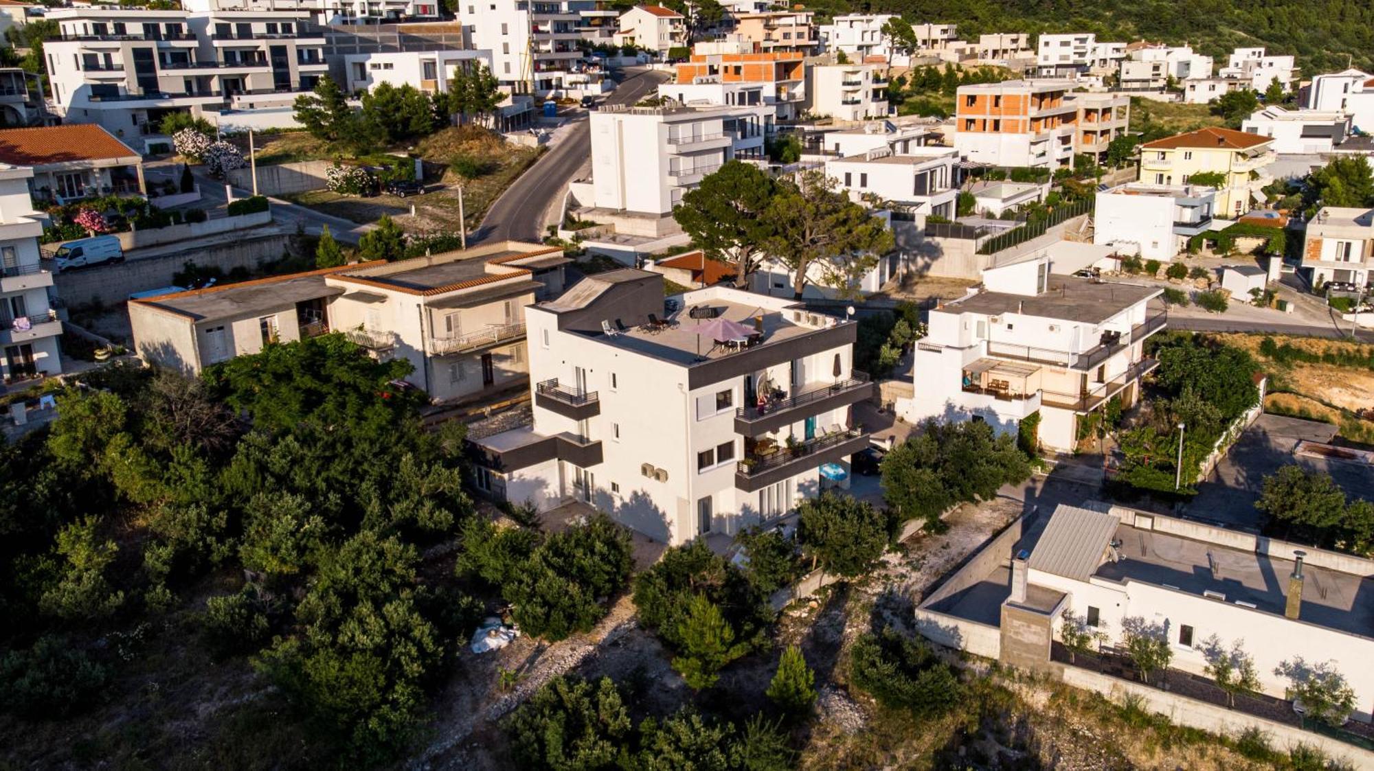 Sunshine House With Free Parking